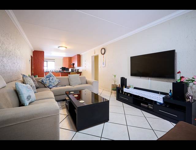 2 BEDROOM APARTMENT FOR SALE IN SUNNINGHILL